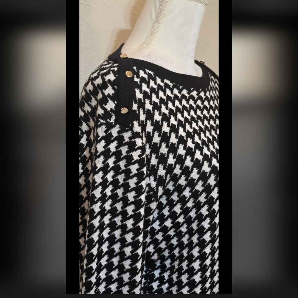 Vintage Carolyn Taylor Houndstooth Sweater Gold Button Shoulder Black White M - Picture 8 of 15